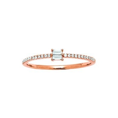 Solitaire en or rose et diamants baguettes .